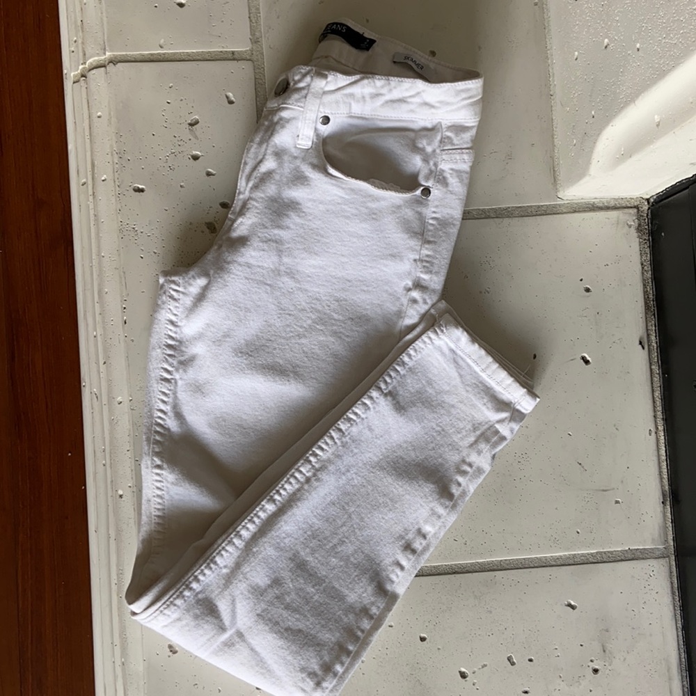 White Max Jeans. Size 2. Skinny.